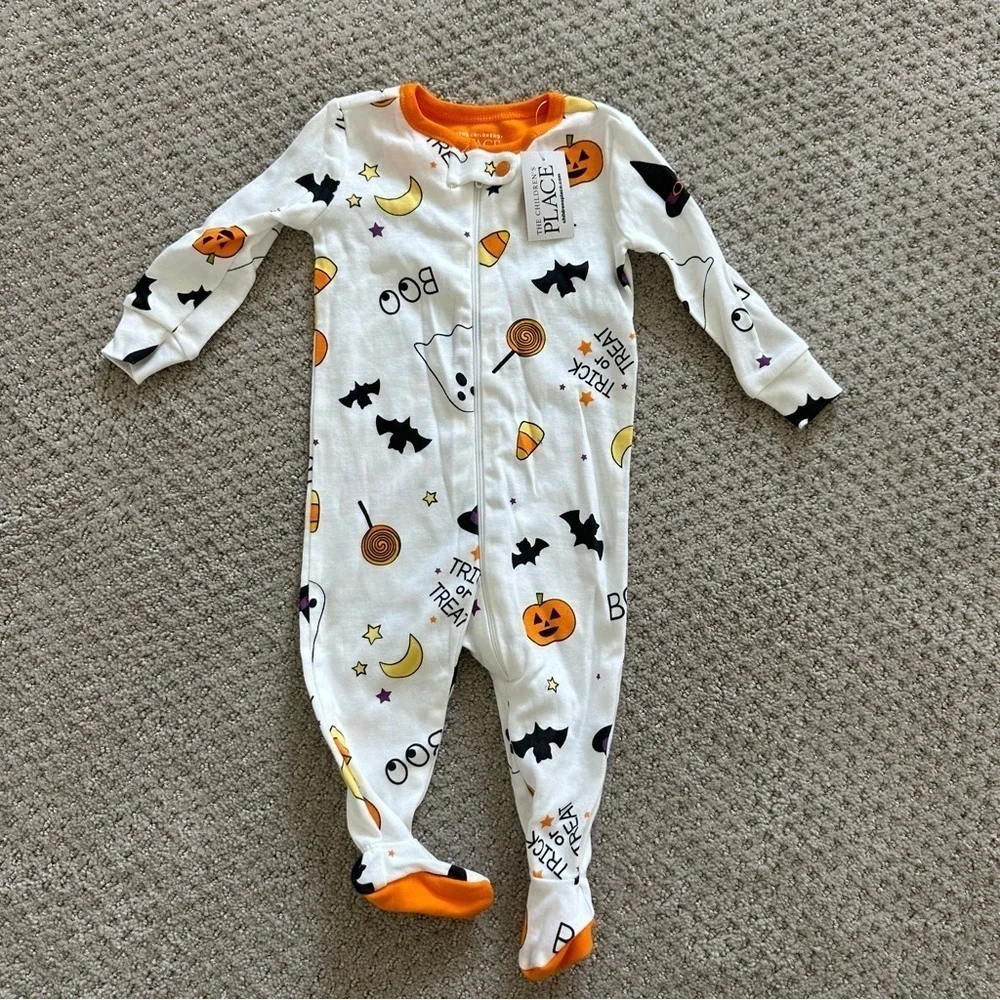 NWT Halloween Long Sleeve Onesie & Pajama Bundle 0-3 Months